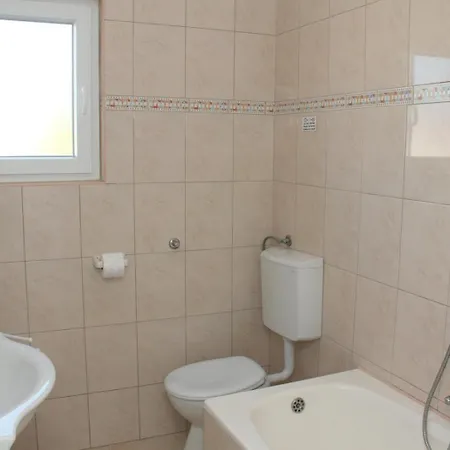 Apartman Olive S Pogledom Na More I 50m Od Plaze Apartmán *